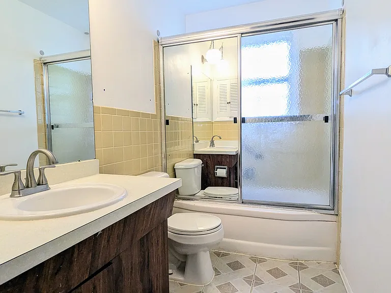 230 Washington Sq #D — Photo 9