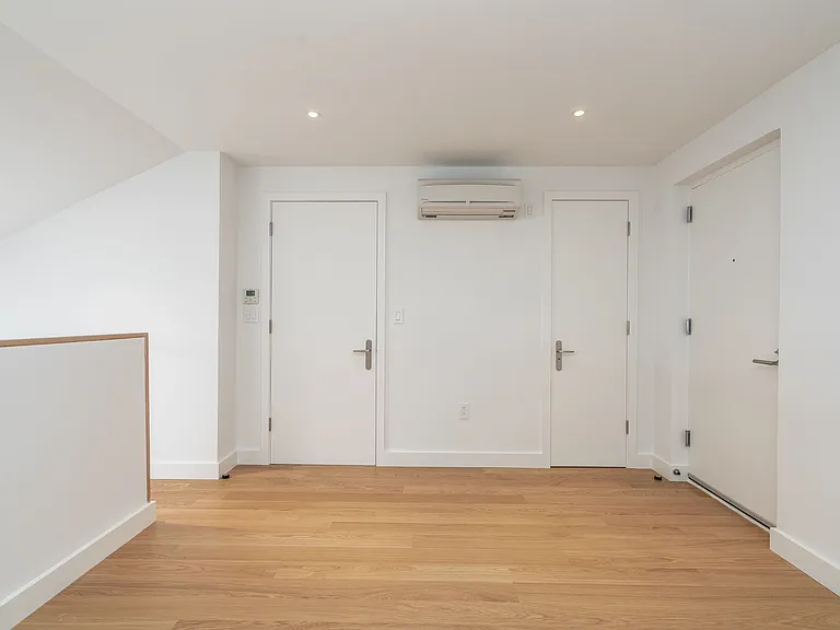 321 E 22nd St #6M — Photo 8