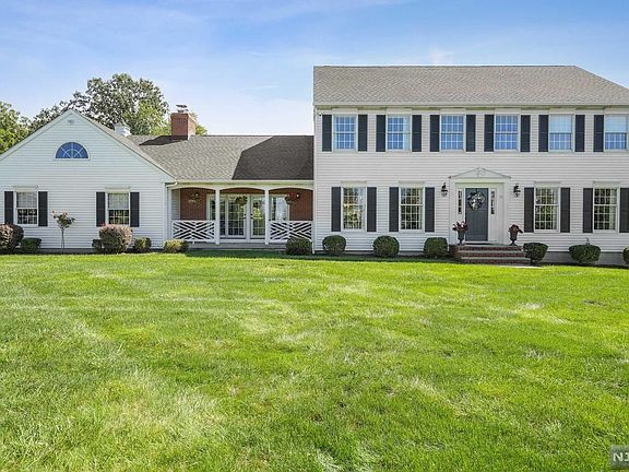 4th image of 18 Dorset Ln