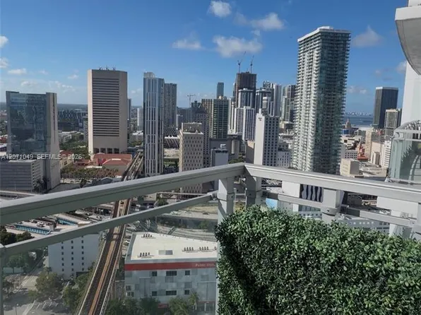 90 SW 3rd St, Miami, FL