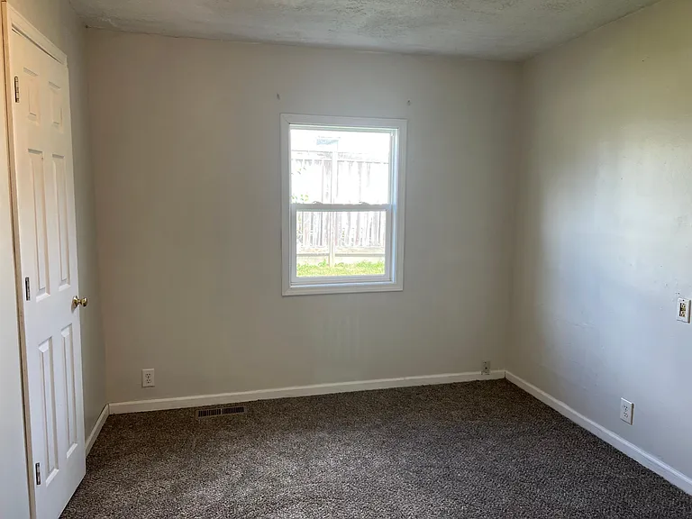 3829 Sherman Towne Dr — Photo 12