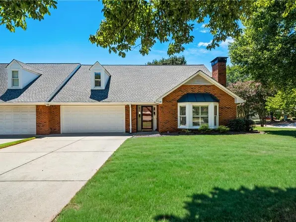 130 Brickleberry Dr, Roswell, GA 30075
