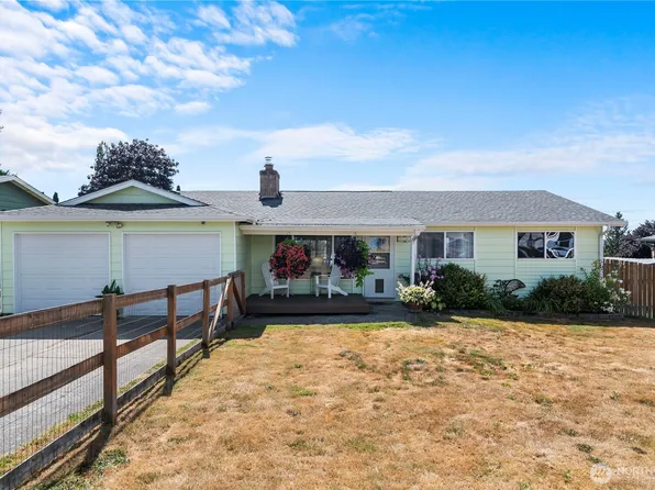 5704 61st Drive NE, Marysville, WA 98270