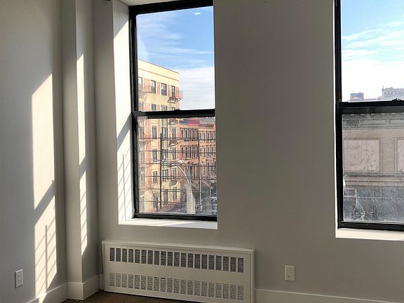 3rd image of 2038 5th Ave #3F