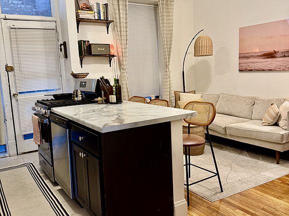 2nd image of 1906 N Lincoln Park W APT 1N