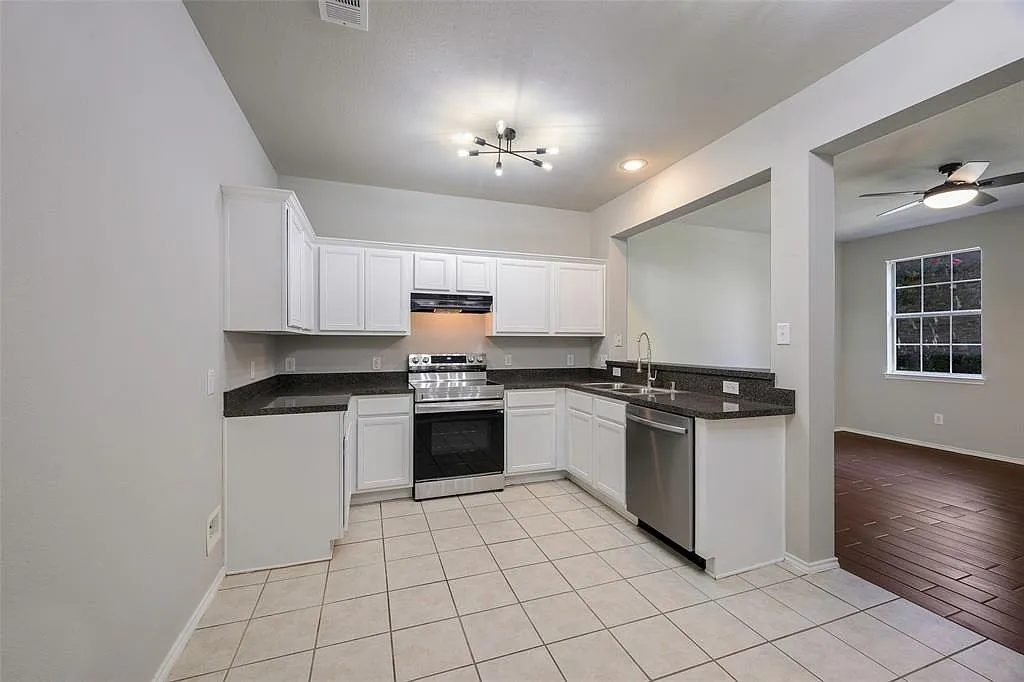3 bed, 2.5 bath, 1497 sqft, $2,650 — Photo 2