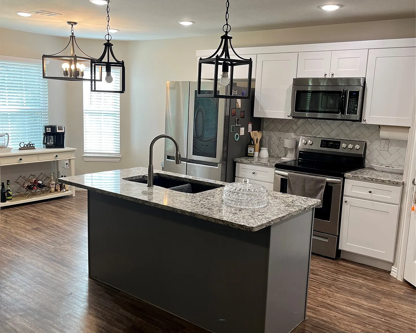 4 bed, 2.0 bath, 1565 sqft, $1,700 — Photo 4