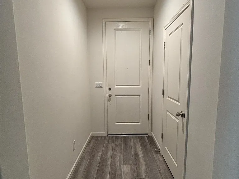 827 Fir St W — Photo 3