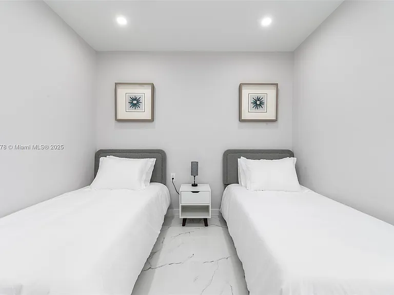 21230 NE 25th Ct — Photo 32
