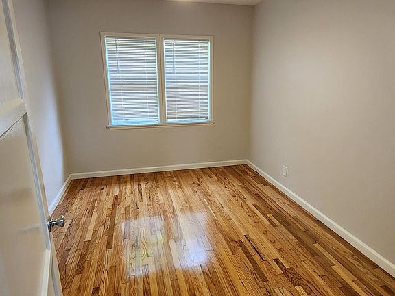 4th image of 2713 W Clark Ave