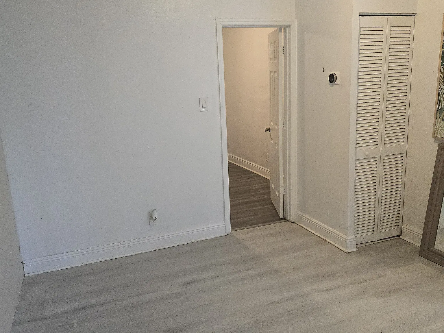 621 NW 6th Ct — Photo 3