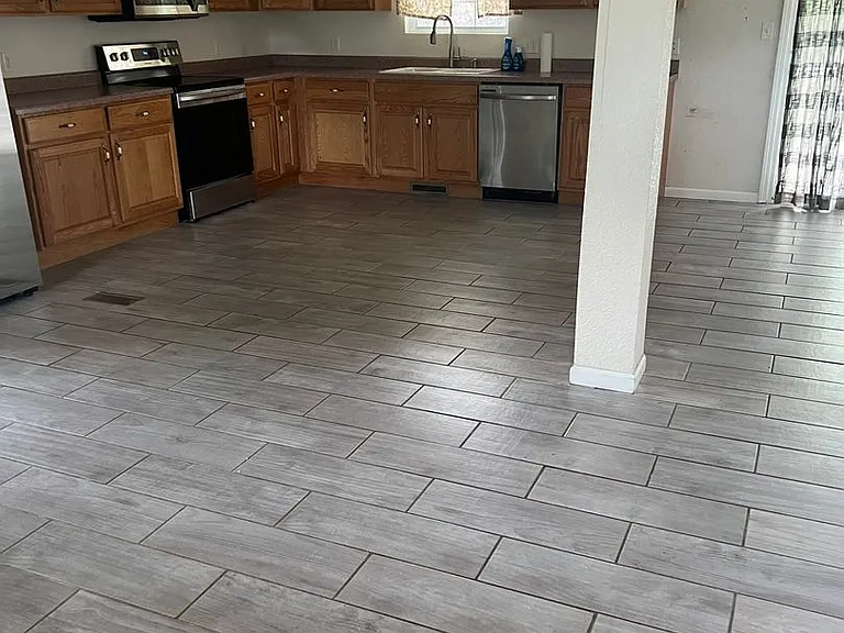 20266 Hyatt Ln — Photo 2