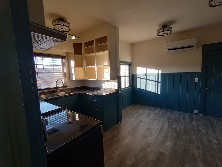 1026 E Washington Ave — Photo 4