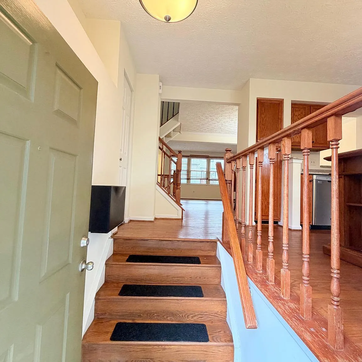 3 bed, 4.0 bath, 1500 sqft, $2,750 — Photo 4