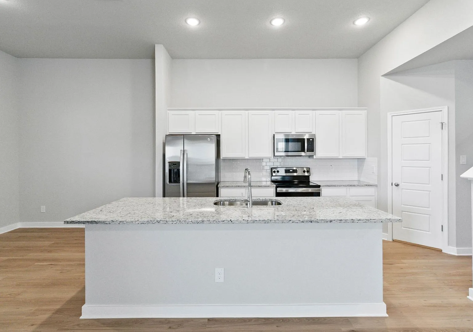 Luxury 4/2.5 Duplex in Buda TX! — Photo 4