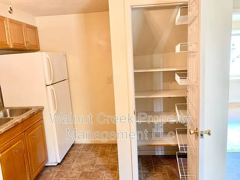 215 W Lorain St #DOWN — Photo 2