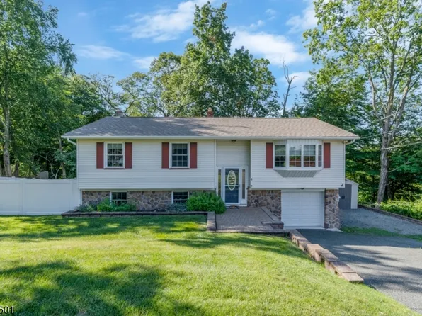 1 Eugene Pl, Hopatcong Boro, NJ 07843