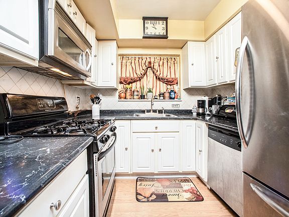 5th image of 2562 Bronxwood Ave
