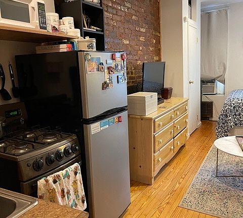 5th image of 203 Chrystie St #2AB