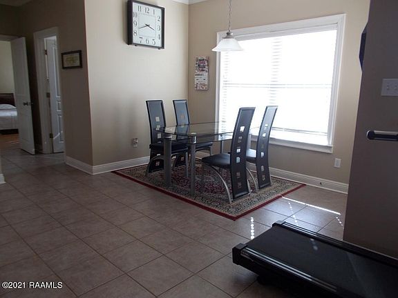 3rd image of 307 Sugar Trace Dr