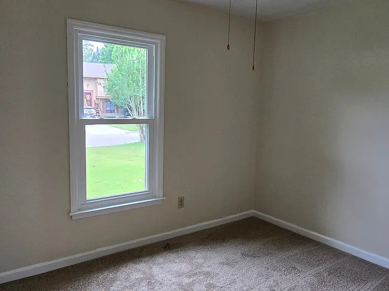 112 Totem Ct — Photo 2