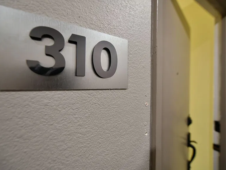95 Linda Apartments — Photo 2