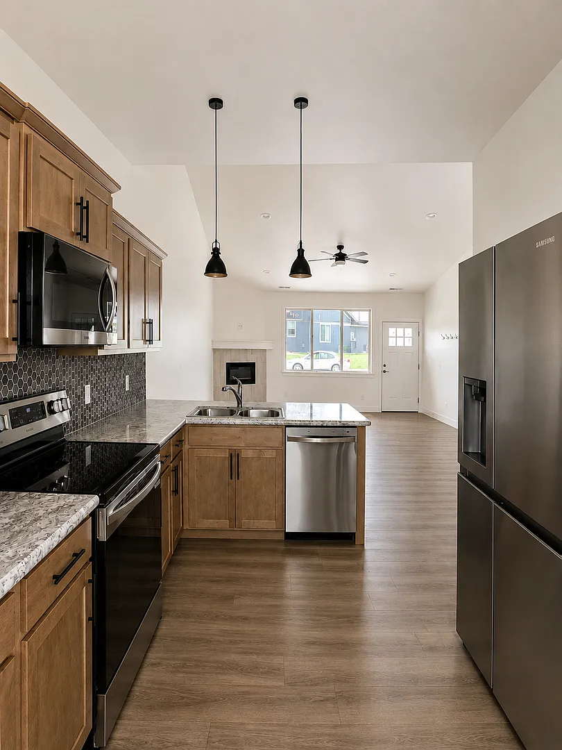 Brand New 3 Bed, 2 Bath Home 2935 Eagle Butte — Photo 2