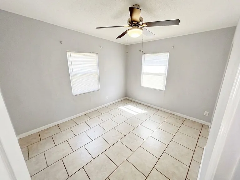 740 W Robinson St — Photo 7