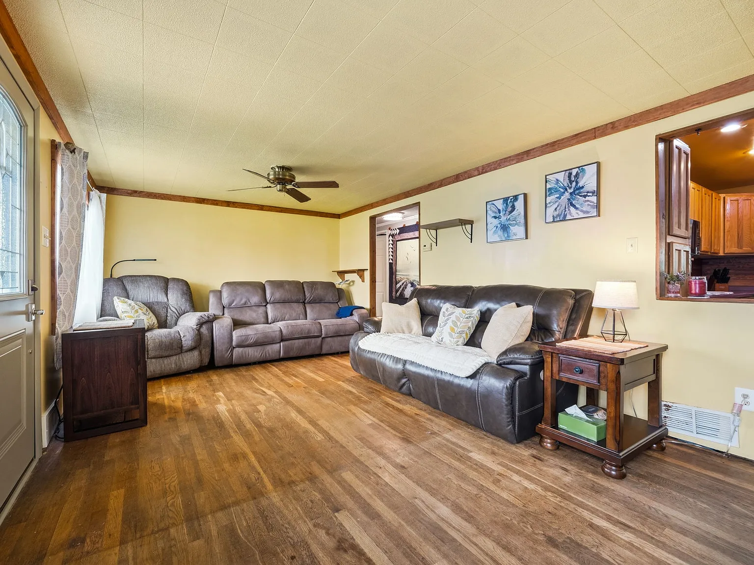 2 bed, $1,300 — Photo 3