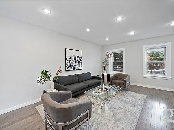4th image of 572 New York Ave