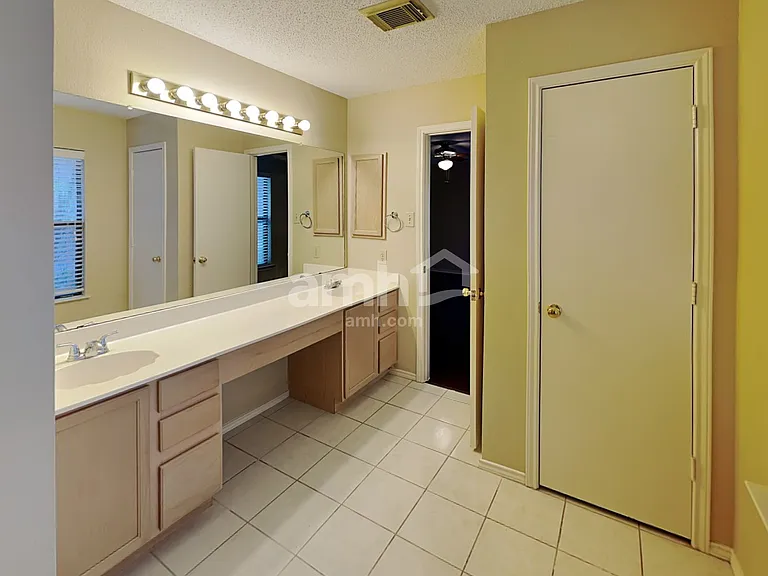 2231 Creekside Bnd — Photo 13