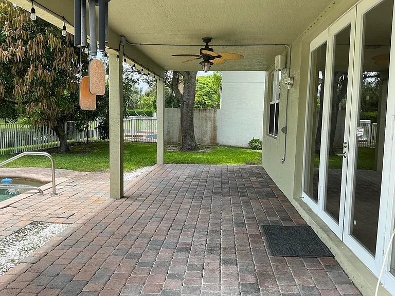108 Kensington Way — Photo 4