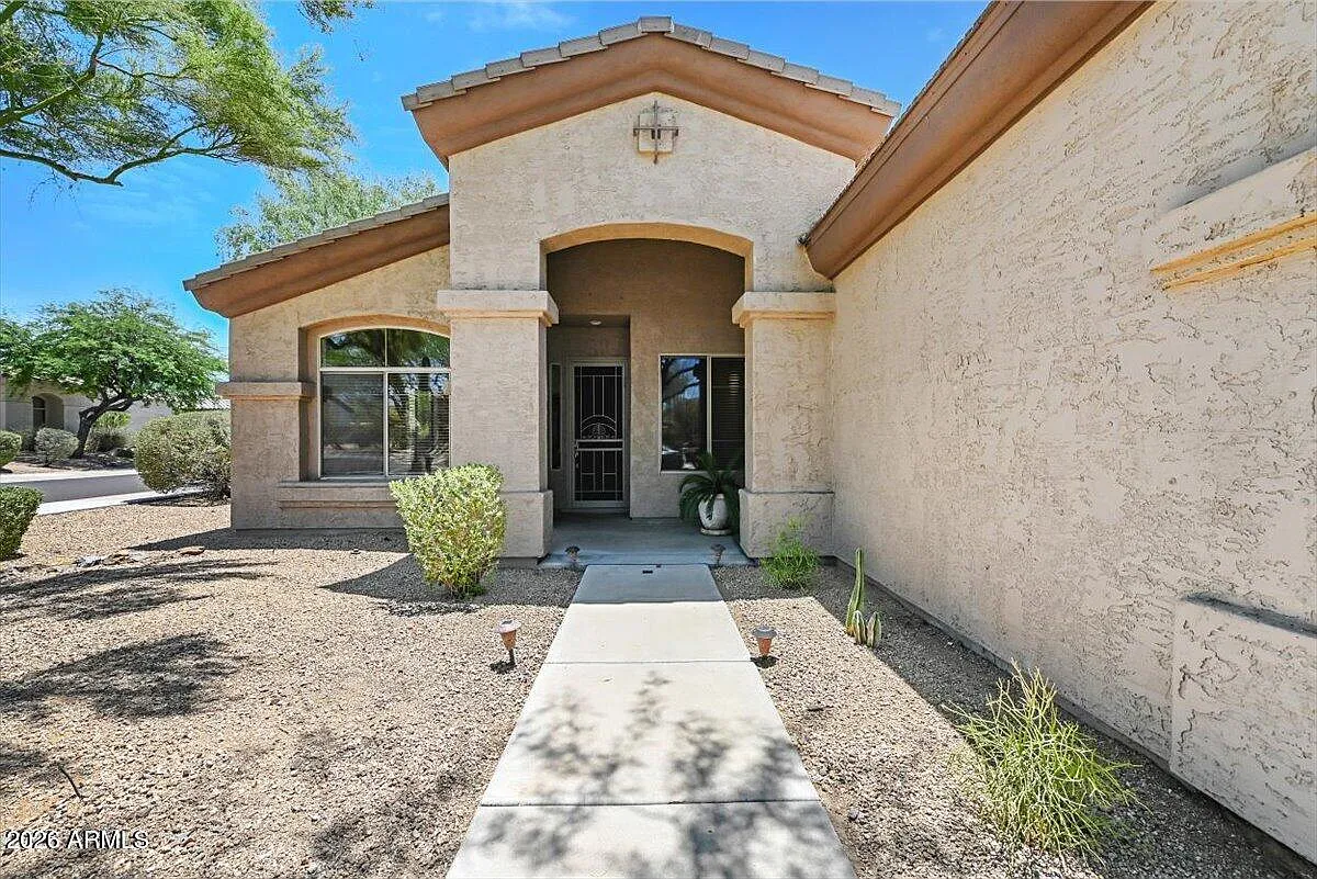 4 bed, 2.0 bath, 2203 sqft, $4,200 — Photo 3