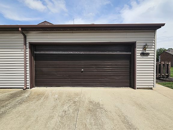 2nd image of 906 Pomona Dr #906