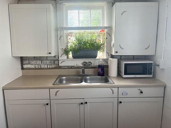 5th image of 601 Westover Ave APT 2