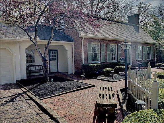 2nd image of 8688 Deer Creek Ln NE