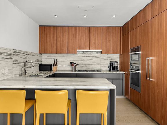 4th image of 325 Henry St #2B