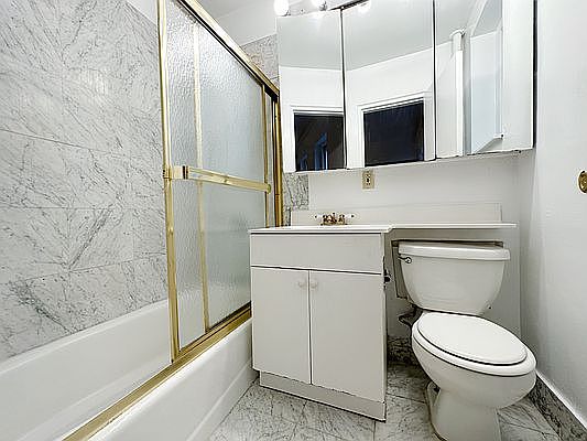 3rd image of 204 E 60th St #103