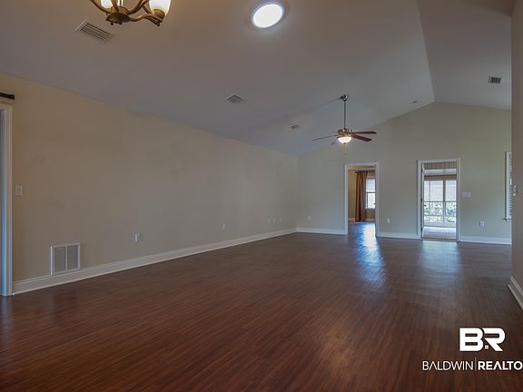 4th image of 1705 Covington Ln