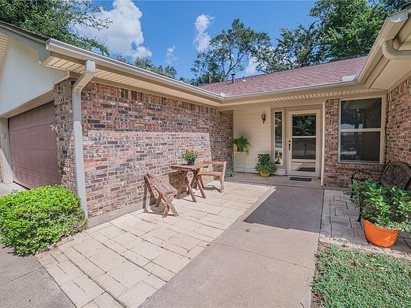 2nd image of 1217 Hillcrest Dr