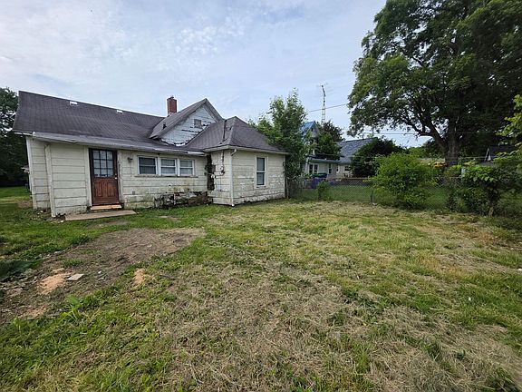 5th image of 637 Pine St