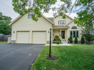 5 Heath Ct, Schenectady, NY 12309