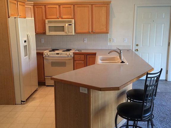 Kitchen with breakfast counter