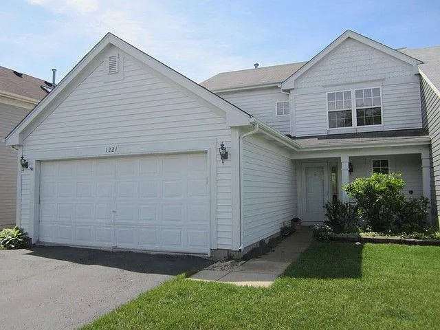1221 Manchester Dr photo 1