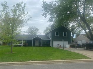 478 Hiawatha Dr, Carol Stream, IL 60188