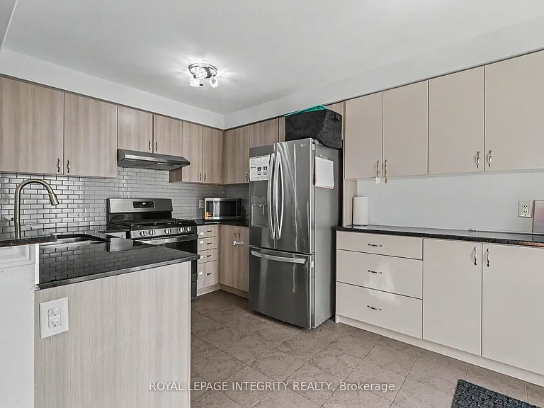 555 Foxlight Cir — Photo 10