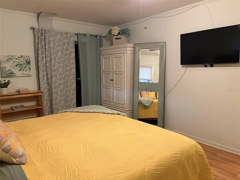 421 Riviera St — Photo 12