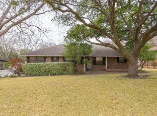 215 Lakeridge Dr, Dallas, TX 75218
