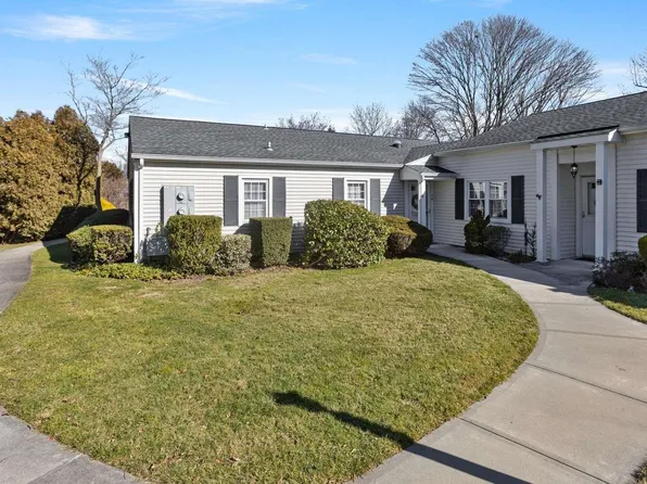 76 Harbor #76, Amityville, NY 11701