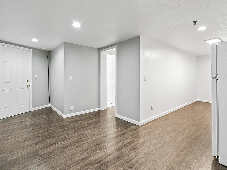 230 Guerrero St #B — Photo 9